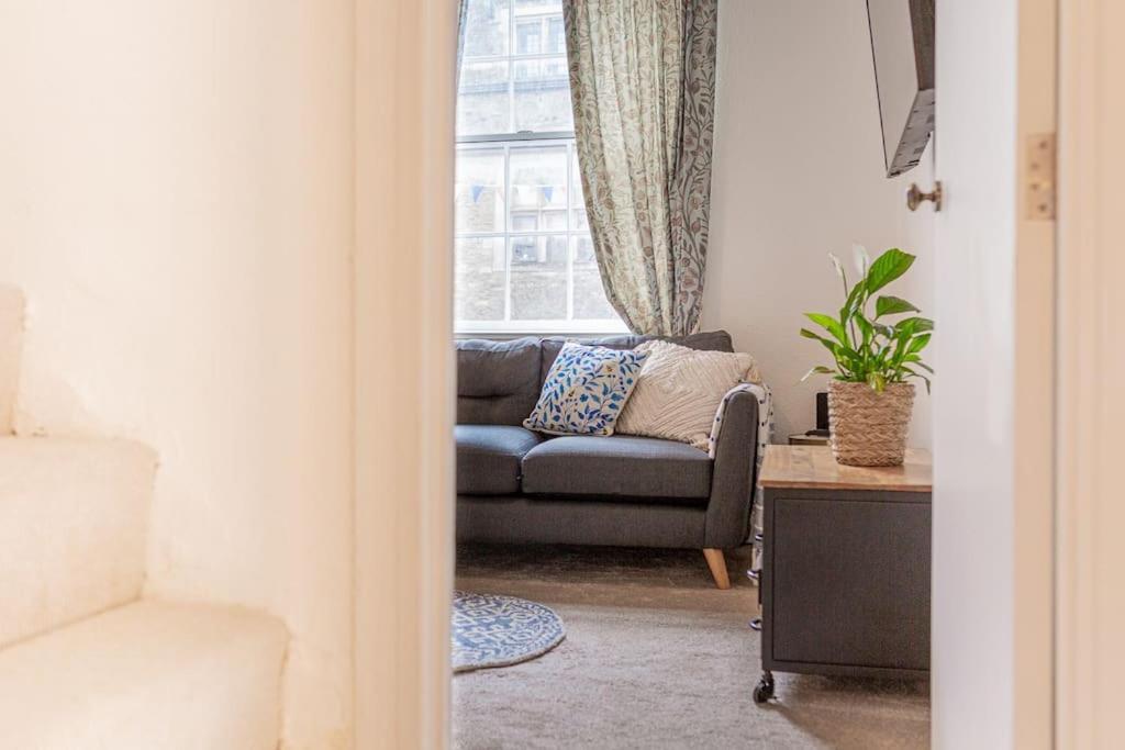 Light And Central Apartment Above Knead Bakery 테트버리 외부 사진