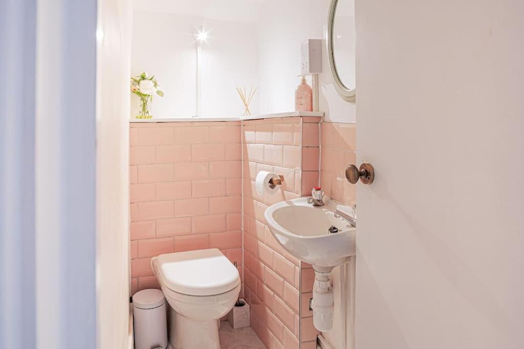 Light And Central Apartment Above Knead Bakery 테트버리 외부 사진